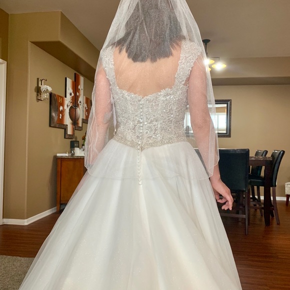 Wedding Dress "BRAND NEW!" With Accessories! - Picture 8 of 8